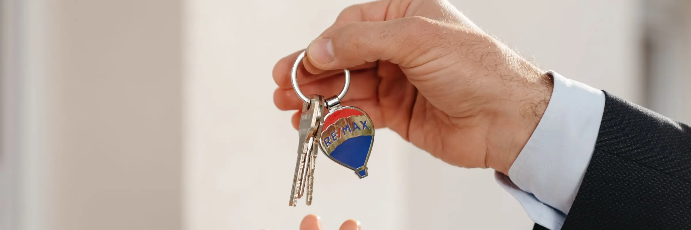 Over REMAX